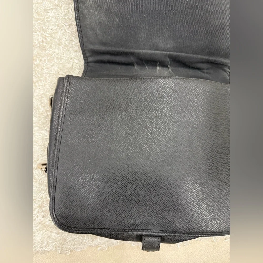 Louis Vuitton Andrei Taiga Messenger Bag